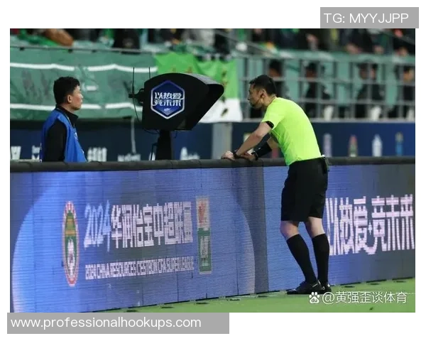 足球巨星意外受伤痛苦不堪赛场瞬间引发球迷热议