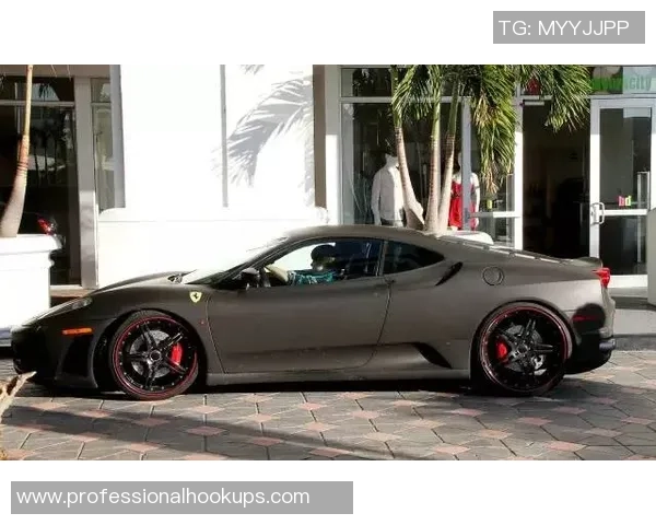 足球明星在格莱美盛典中的慢镜头瞬间展现魅力与风采 足球明星在格莱美盛典中的慢镜头瞬间展现魅力与风采